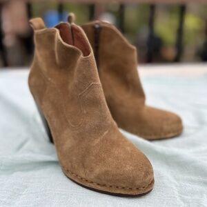 Frye Madeline Suede High Heeled Cashew Ankle Booties Sz 6 M Western-style boot